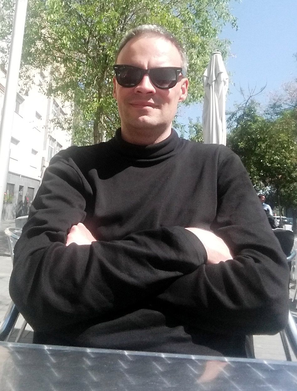 0_1527249500038_me.jpg